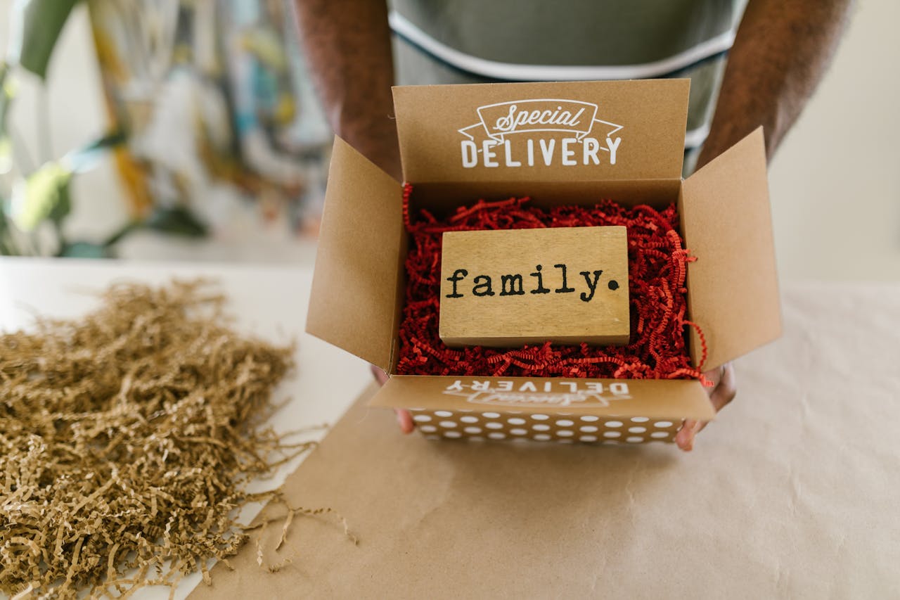 why-choose-us A delivery box containing a family-themed keepsake, perfect for gifts.