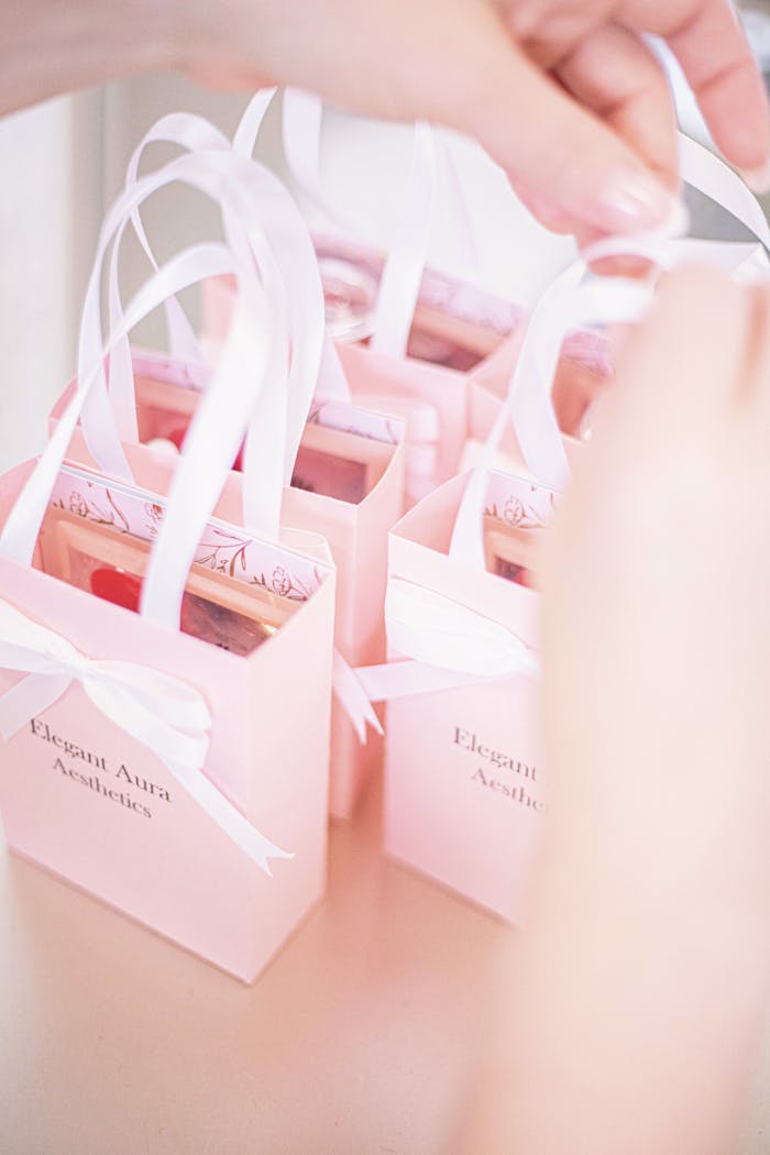 Pink aesthetic gift bags with ribbon handles, ideal for beauty clinics and wellness centers.